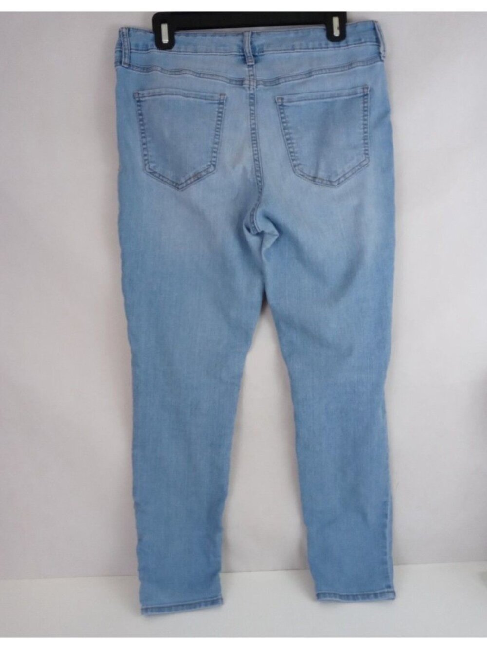Old Navy Women's Super Skinny Distressed Whiskered Jeans Size 12